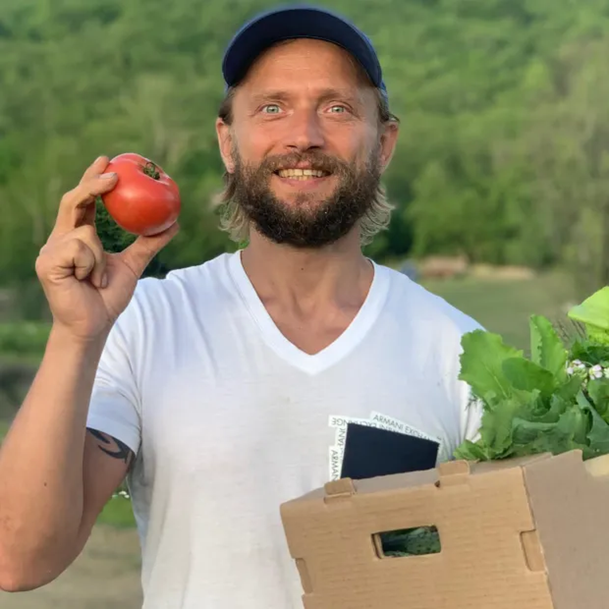 El bloguero de estilo de vida dijo que su hijo debería vivir de la luz del sol en lugar de comer. El bloguero de estilo de vida dijo que su hijo debería vivir de la luz del sol en lugar de comer.