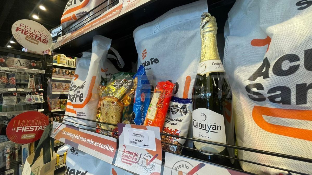 La Canasta Navideña consta de cinco productos a $4.990. La Canasta Navideña consta de cinco productos a $4.990.