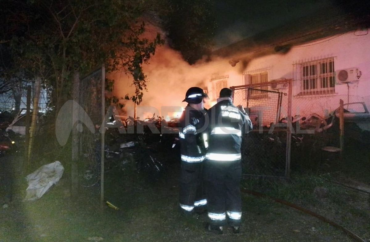 Se investigan las causas del incendio que se produjo este miércoles en la sede de la AIC.