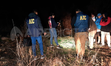 Encontraron un ataúd con restos óseos de un animal en Camino Viejo a Esperanza. Encontraron un ataúd con restos óseos de un animal en Camino Viejo a Esperanza.