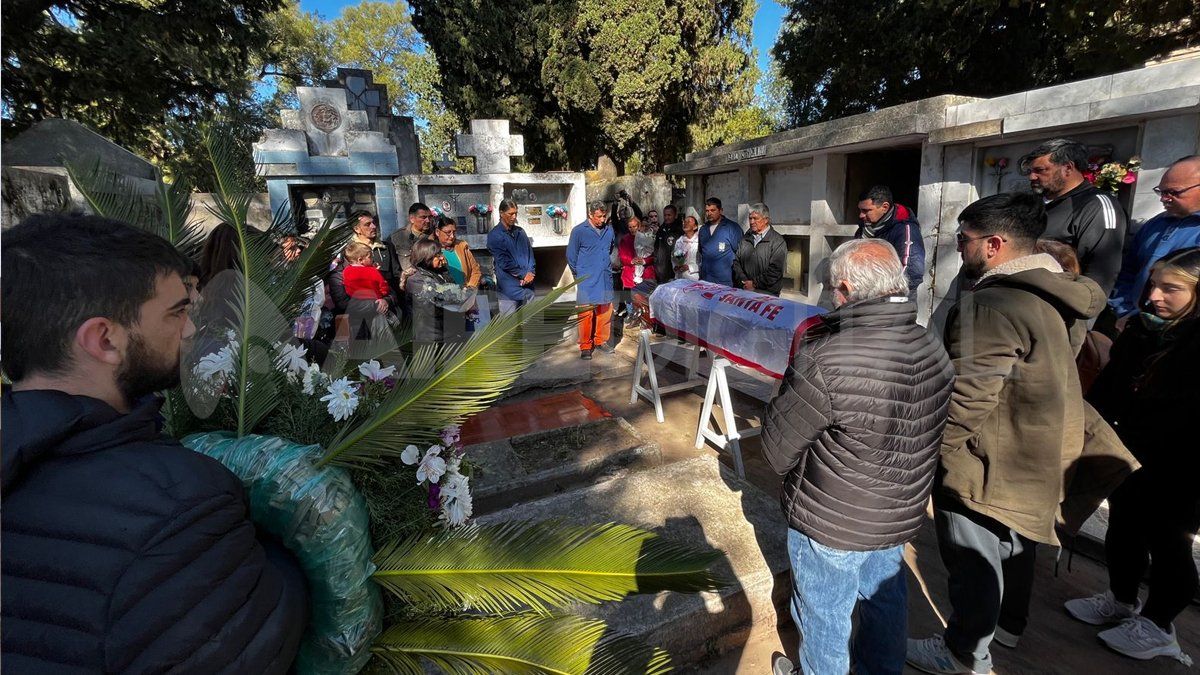 Los restos de Rubén Walesberg fueron despedidos por una multitud en la localidad de San Javier.