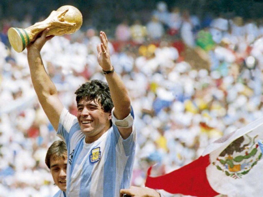 La idea era elaborar un billete equivalente a 100 dólares, de curso legal con la imagen de Diego Maradona.