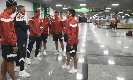 Dos jugadores de Independiente discutieron con la Policía brasileña y fueron apartados del grupo. Los jugadores del Rojo varados todavía no pueden volver a Argentina. Dos jugadores de Independiente discutieron con la Policía brasileña y fueron apartados del grupo. Los jugadores del Rojo varados todavía no pueden volver a Argentina.