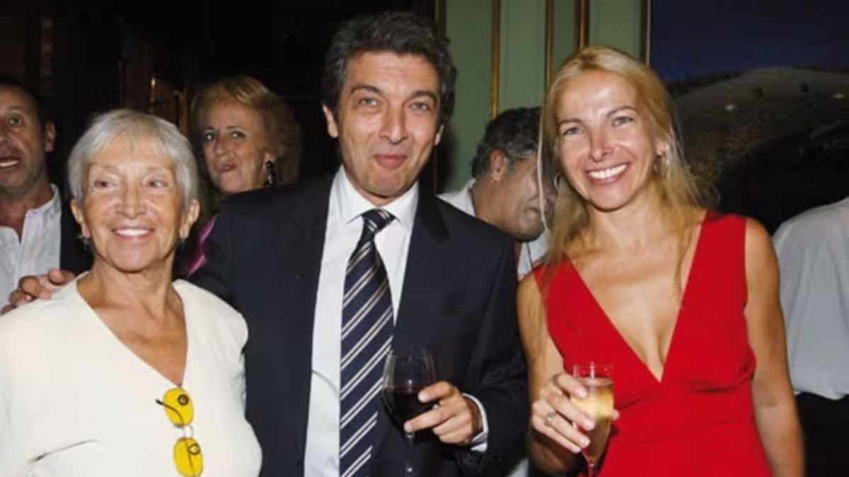 Ricardo y Alejandra Darín junto a su madre. Ricardo y Alejandra Darín junto a su madre.