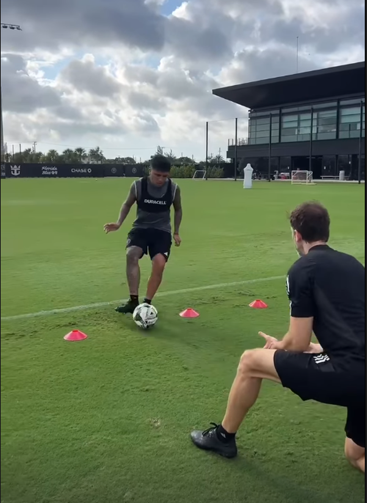 El video de Facundo Farías que emocionó a todo Inter Miami, Lionel Messi y Luis Suárez. El video de Facundo Farías que emocionó a todo Inter Miami, Lionel Messi y Luis Suárez.