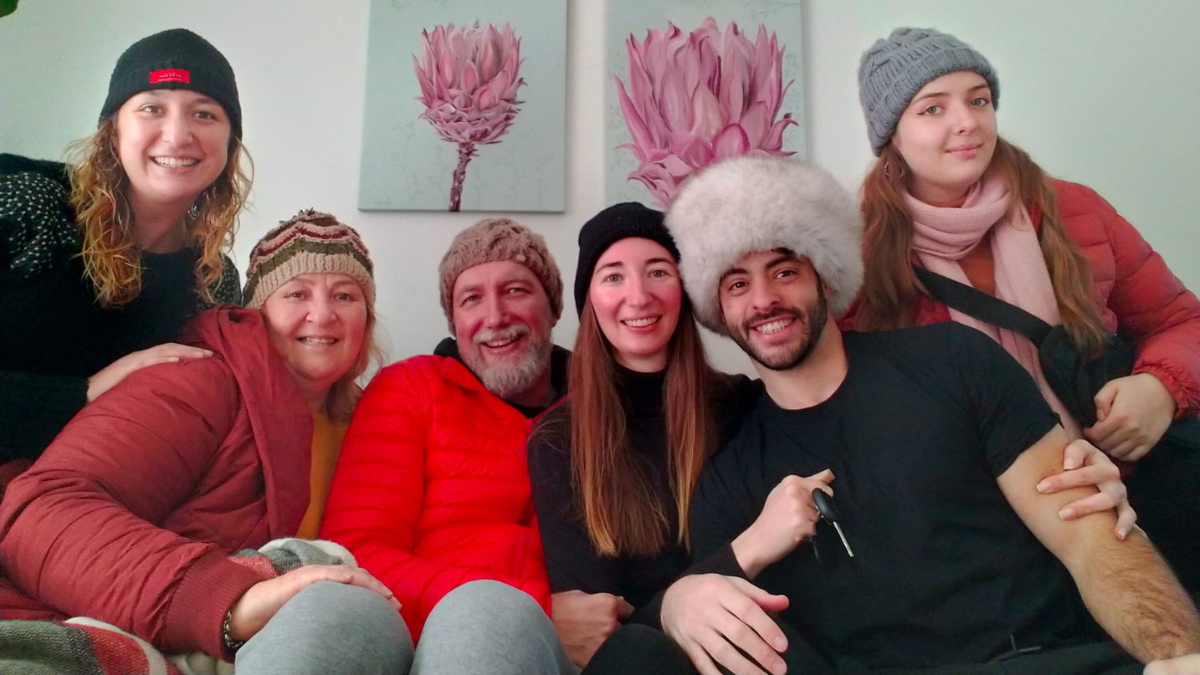 Érica y su familia lograron reunirse en Australia en mayo de este año, cuando viajó con su esposo e hija menor. Érica y su familia lograron reunirse en Australia en mayo de este año, cuando viajó con su esposo e hija menor.