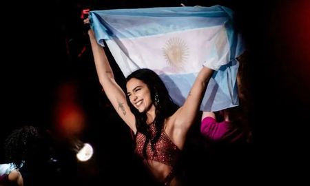 La argentinidad al palo. En su segunda noche en River, Dua Lipa deslumbró con un cover del dúo pop Miranda. La argentinidad al palo. En su segunda noche en River, Dua Lipa deslumbró con un cover del dúo pop Miranda.