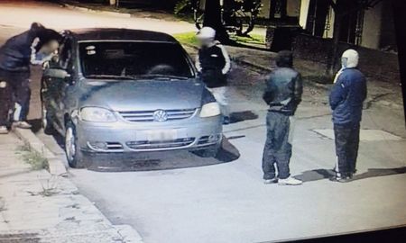 Seis menores fueron aprehendidos tras romper el vidrio de un auto en el norte de Santa Fe. Seis menores fueron aprehendidos tras romper el vidrio de un auto en el norte de Santa Fe.