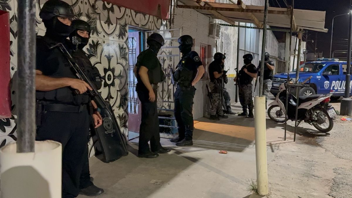 Fue en el marco de cinco allanamientos realizados en los barrios Transporte y Punta Norte de la ciudad capital.