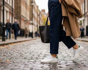 Las zapatillas de perfil bajo y estética retro reemplazan a las chunky sneakers este invierno 2026. Las zapatillas de perfil bajo y estética retro reemplazan a las chunky sneakers este invierno 2026.