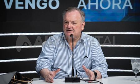 Felipe Michlig, senador provincial por el departamento San Cristóbal. Felipe Michlig, senador provincial por el departamento San Cristóbal.