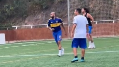 Dani Alves volvió al fútbol mientras está en libertad condicional: Boca, Boca, Boca
