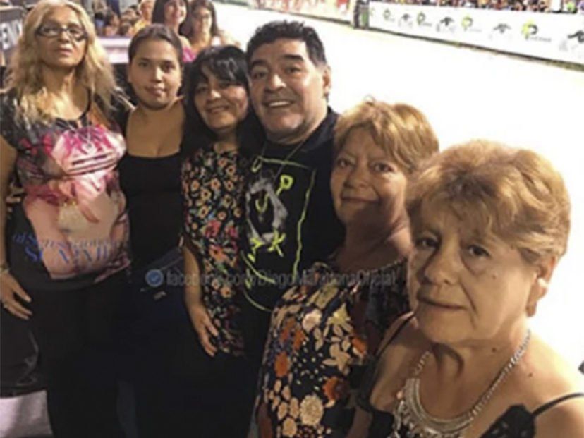 Maradona y sus hermanas.