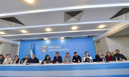 Entre los convocados se encuentran Sergio Massa, Guillermo Moreno, representantes de la CGT y sectores del Peronismo Federal. Entre los convocados se encuentran Sergio Massa, Guillermo Moreno, representantes de la CGT y sectores del Peronismo Federal.