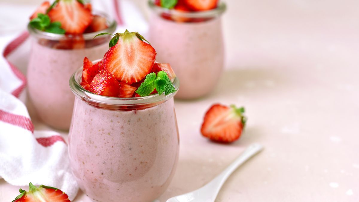 La receta para hacer mousse de yogur con frutillas