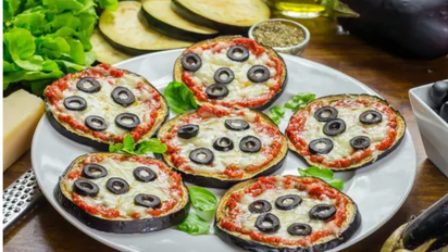 Pizza de berenjena: la receta de 120 calorías que reemplaza a la común y es furor por lo fácil que es
