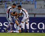 El Ferroviario consiguió un gran triunfo como visitante ante Aldosivi en Mar del Plata, para convertirse en uno de los momentáneos escoltas de Colón. El Ferroviario consiguió un gran triunfo como visitante ante Aldosivi en Mar del Plata, para convertirse en uno de los momentáneos escoltas de Colón.