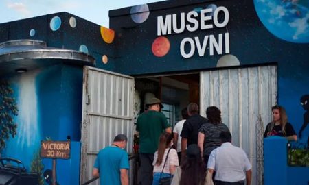 El Museo del OVNI en Victoria es uno de los pocos en el mundo que exhibe restos de materiales metálicos analizados por laboratorios de prestigio internacional. El Museo del OVNI en Victoria es uno de los pocos en el mundo que exhibe restos de materiales metálicos analizados por laboratorios de prestigio internacional.