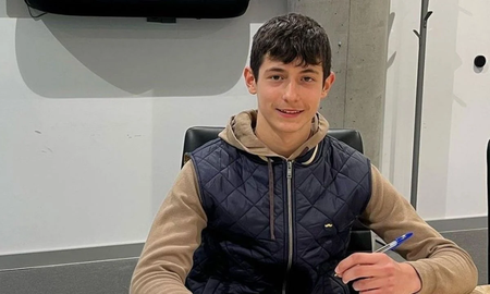 Nació en España, ataja en el Real Madrid y fue convocado a la Selección Argentina Sub-17 Nació en España, ataja en el Real Madrid y fue convocado a la Selección Argentina Sub-17
