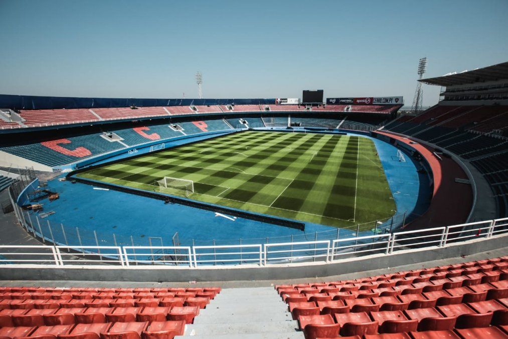 El Torneo Apertura de Paraguay debi&oacute; reanudarse el viernes pero 35 casos de coronavirus postergaron la fecha. M&aacute;s tarde