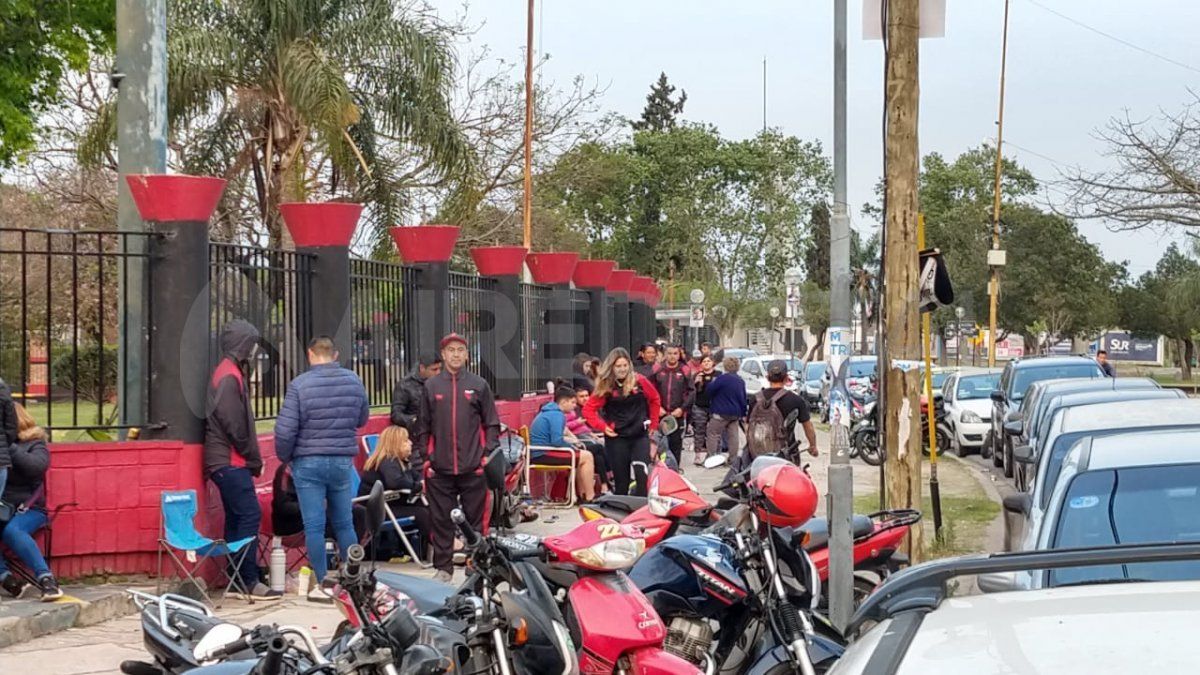 El miércoles y este jueves por la mañana, se formaron largas filas para asociarse.