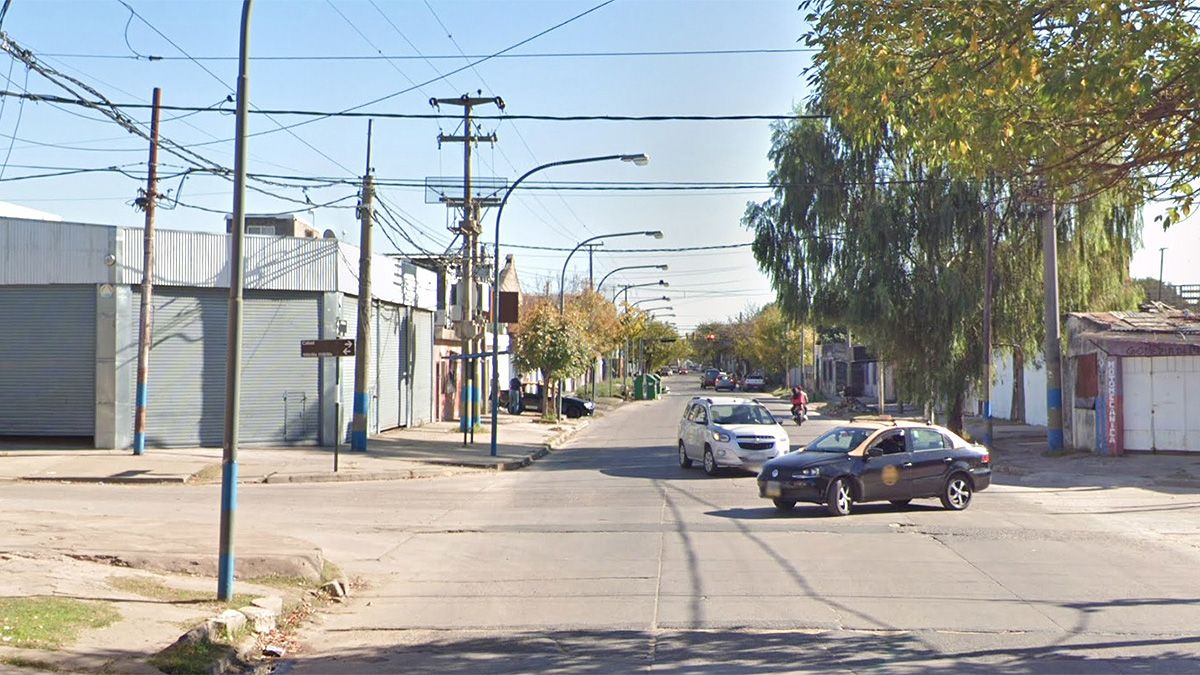 El episodio ocurrió en el mediodía del miércoles en la intersección de Génova y Cabal, en el mencionado barrio de la zona noroeste de Rosario.