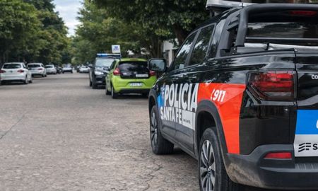 Personal del Comando Radioeléctrico controló la situación en barrio Fomento 9 de Julio. Personal del Comando Radioeléctrico controló la situación en barrio Fomento 9 de Julio.