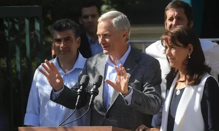 El presidente Javier Milei recibirá este martes al presidente electo de Chile, José Antonio Kast, según confirmaron fuentes oficiales. El presidente Javier Milei recibirá este martes al presidente electo de Chile, José Antonio Kast, según confirmaron fuentes oficiales.