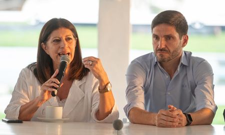 Clara García, candidata a diputada provincial por Unidos para cambiar Santa Fe, junto al candidato a gobernador, Maximiliano Pullaro. Clara García, candidata a diputada provincial por Unidos para cambiar Santa Fe, junto al candidato a gobernador, Maximiliano Pullaro.
