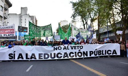 A la salida del encuentro, los gremios remarcaron que lo que exigen no es un incremento salarial, sino converger los salarios y la inflación para no seguir perdiendo más poder adquisitivo. A la salida del encuentro, los gremios remarcaron que lo que exigen no es un incremento salarial, sino converger los salarios y la inflación para no seguir perdiendo más poder adquisitivo.