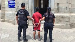 El pasado domingo, la Policía detuvo a un cuidacoches que apuñaló a un conductor en inmediaciones de Bv. Pellegrini y San Jerónimo, de la ciudad de Santa Fe.