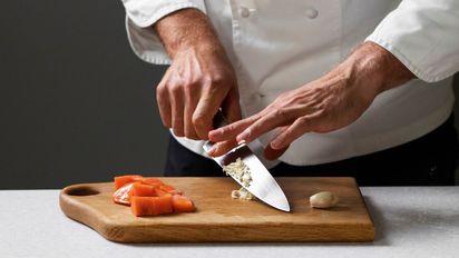 Cuánto ganan los cocineros y el personal para tareas específicas por hora y mes en marzo de 2025