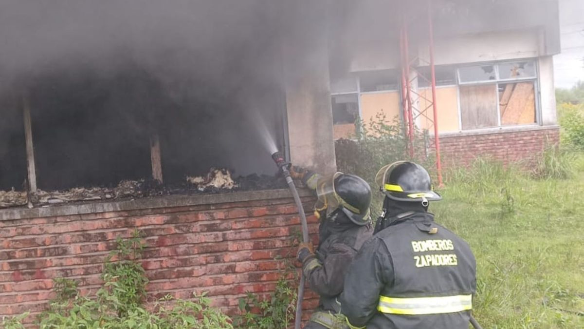 El incendio se produjo en un galpón de barrio Santa Rosa de Lima de Santa Fe.