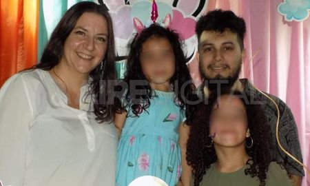 Mónica Berlanda, junto a su pareja y sus dos hijas: Micaela (12), y Luz (5). Mónica Berlanda, junto a su pareja y sus dos hijas: Micaela (12), y Luz (5).