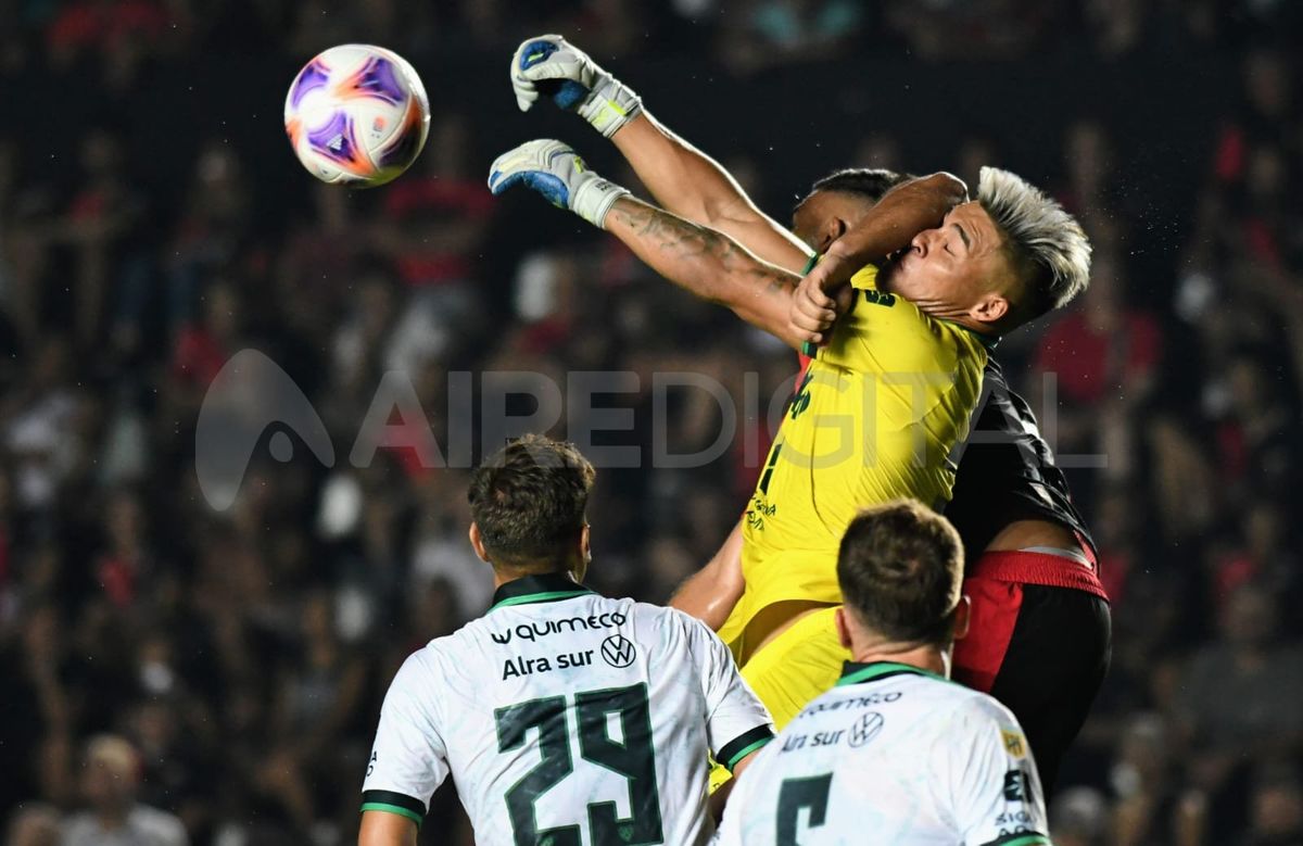 Sebastián Meza tapó dos chances claras de gol y evitó el empate de Colón.