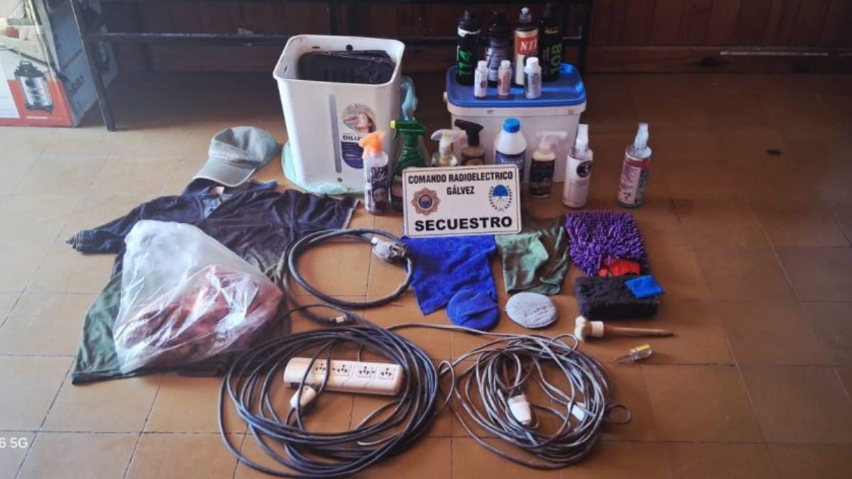 Un hombre de 33 años intentó fugarse de un control policial con objetos sospechosos a bordo de una bicicleta. Un hombre de 33 años intentó fugarse de un control policial con objetos sospechosos a bordo de una bicicleta.