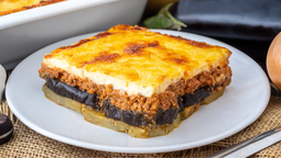 altText(Musaka de berenjena rellena de boloñesa: la receta saludable y reconfortante que reemplaza a la lasaña)}
