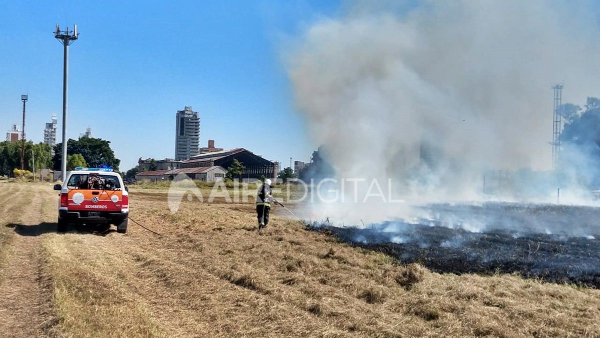 Fotos: se incendió un vagón en la Estación Belgrano