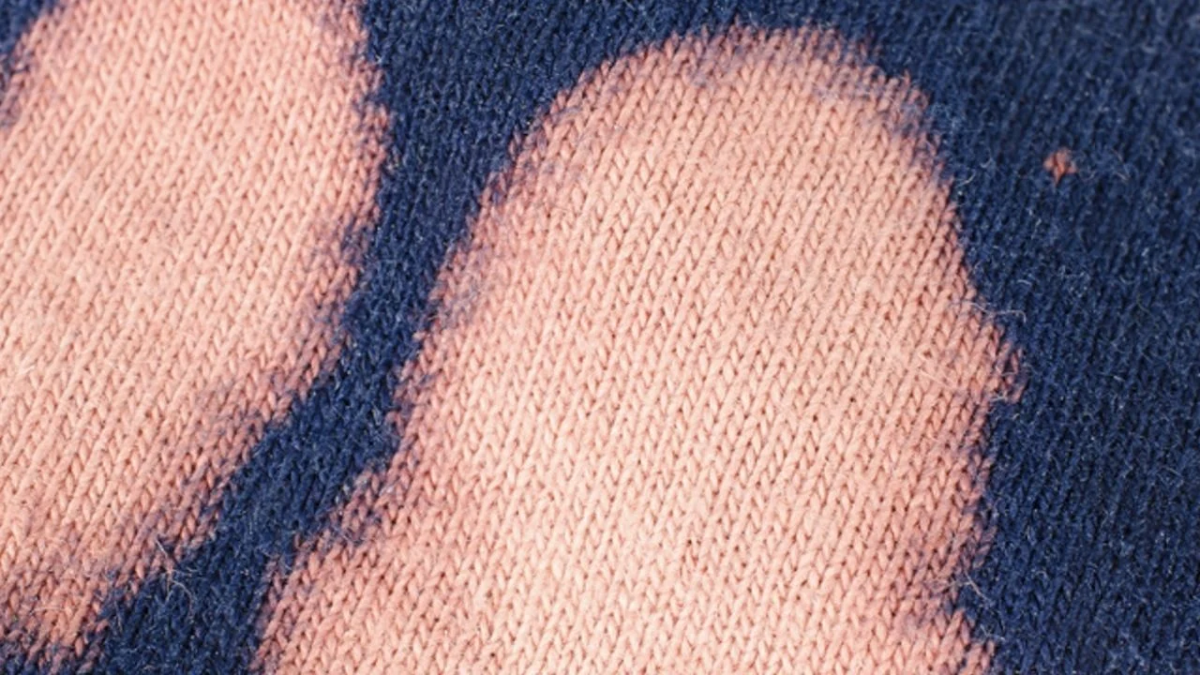 Los cinco virales de la limpieza para quitar las manchas de lavandina. Los cinco virales de la limpieza para quitar las manchas de lavandina.