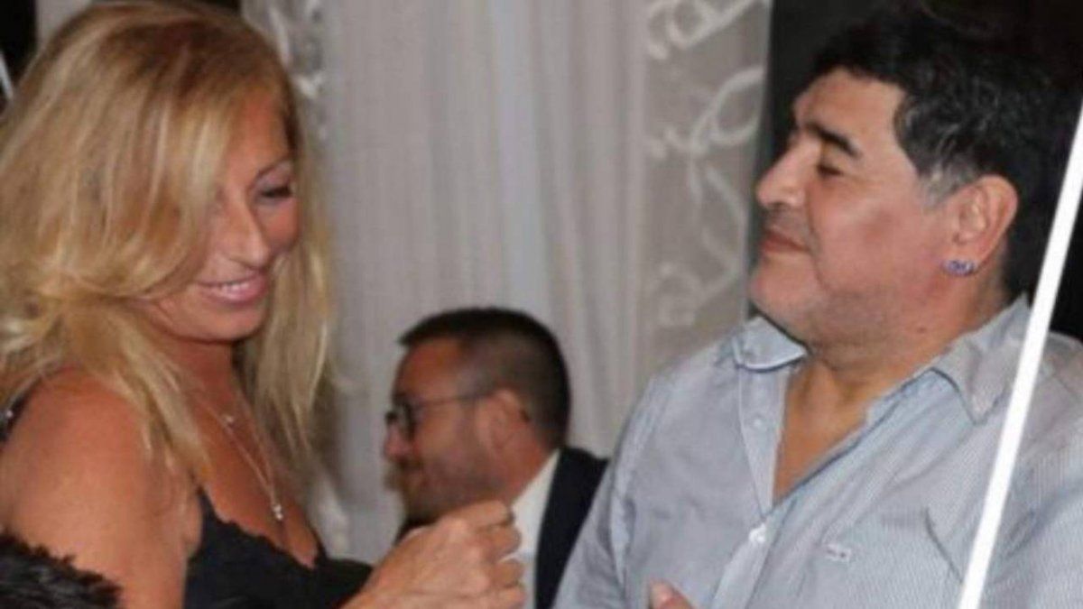 Cristiana Sinagra junto a Diego Maradona.