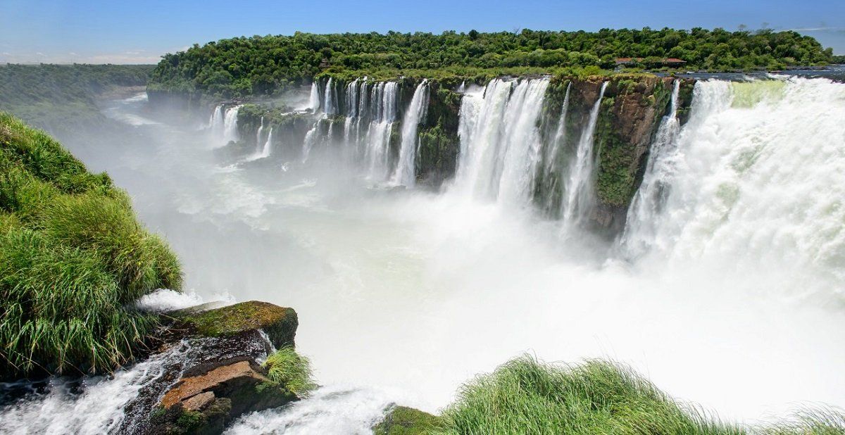 Dentro del Parque Nacional Iguazú cuenta con un total de 6 circuitos turísticos. Dentro del Parque Nacional Iguazú cuenta con un total de 6 circuitos turísticos.