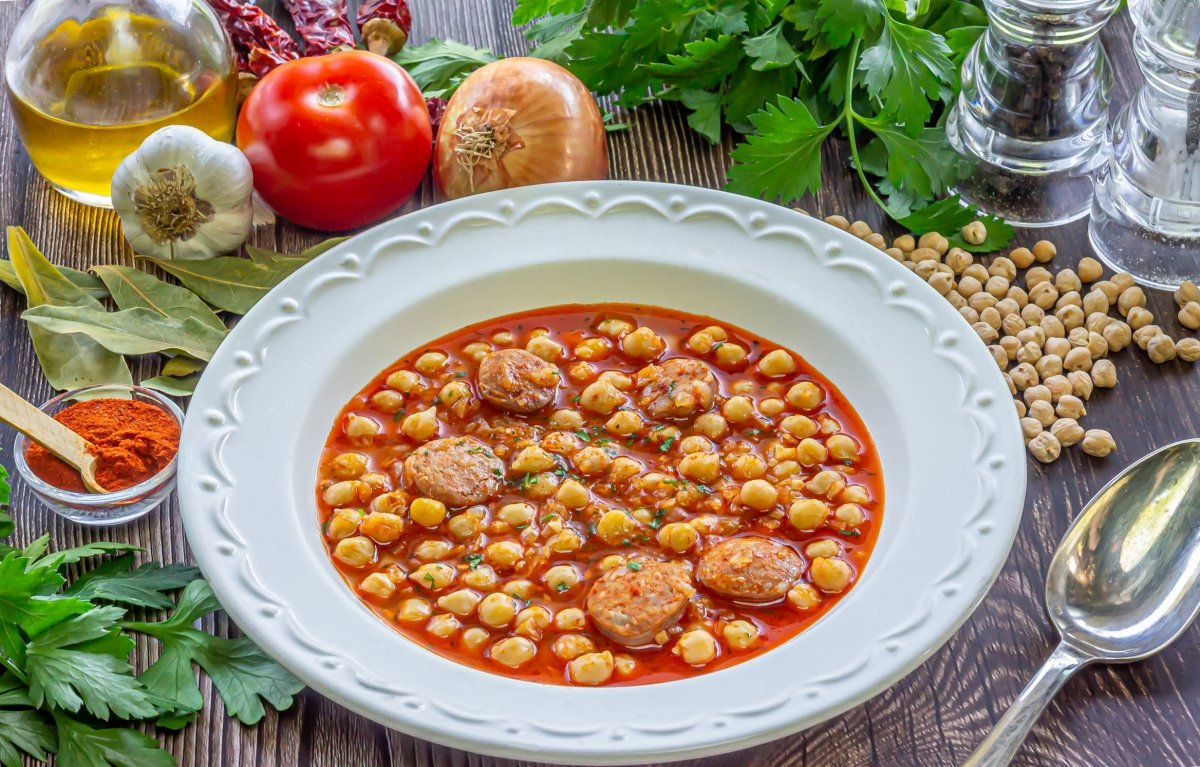 Los garbanzos en lata pueden ser utilizados en una multitud de recetas. Los garbanzos en lata pueden ser utilizados en una multitud de recetas.