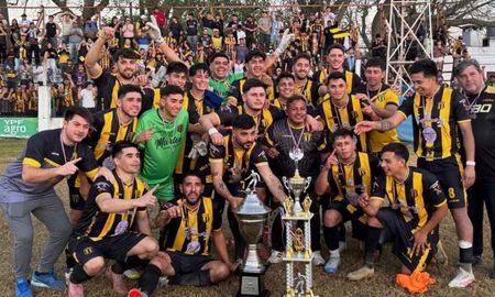 Central Argentino de Ceres, campeón de la Liga Ceresina y de la Copa de Plata del torneo Departamental. Foto: prensa Senador Felipe Michlig. Central Argentino de Ceres, campeón de la Liga Ceresina y de la Copa de Plata del torneo Departamental. Foto: prensa Senador Felipe Michlig.