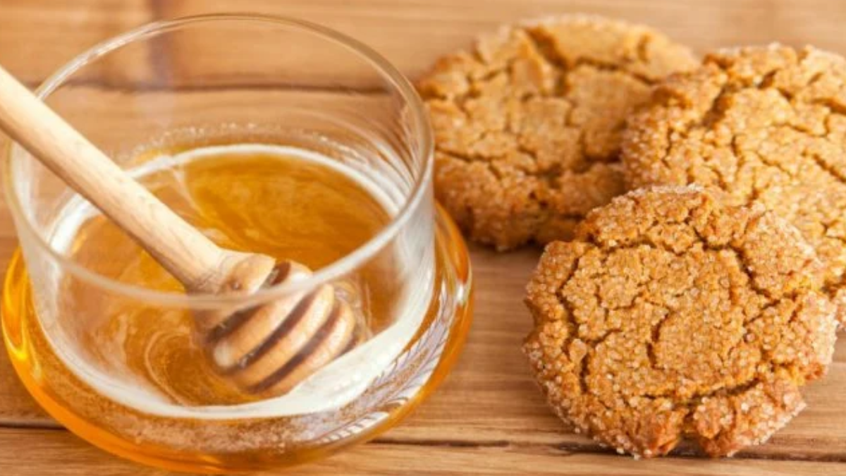 Deliciosas y crujientes galletitas de miel, el toque dulce que no puede faltar en tu merienda. Deliciosas y crujientes galletitas de miel, el toque dulce que no puede faltar en tu merienda.