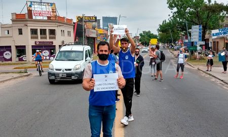 Los profesionales del sector se manifestaron este viernes en el extremo santotomesino del Puente Carretero. Los profesionales del sector se manifestaron este viernes en el extremo santotomesino del Puente Carretero.