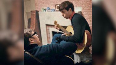 John Lennon y Paul McCartney se unieron por su amor a la música y la tragedia familiar John Lennon y Paul McCartney se unieron por su amor a la música y la tragedia familiar