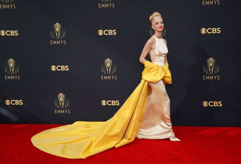 Anya Taylor-Joy se vistió de amarillo.