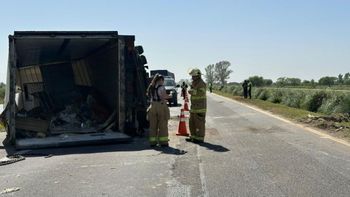 Autovía 19: liberaron media calzada tras la remoción parcial del camión volcado