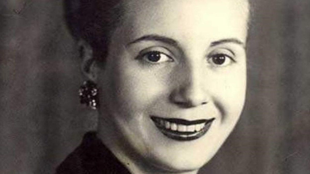 En un siglo de historia, sus apenas 33 años de vida, y solo seis vividos como líder de masas, bastaron para cambiar la vida y la historia de los humildes, niños, mujeres y ancianos.