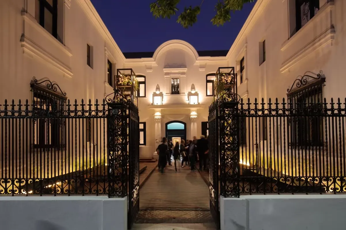 El Palacio Cabrera, donde vive Jorge Rial, es un edificio que data de la década de los '30. El Palacio Cabrera, donde vive Jorge Rial, es un edificio que data de la década de los '30.